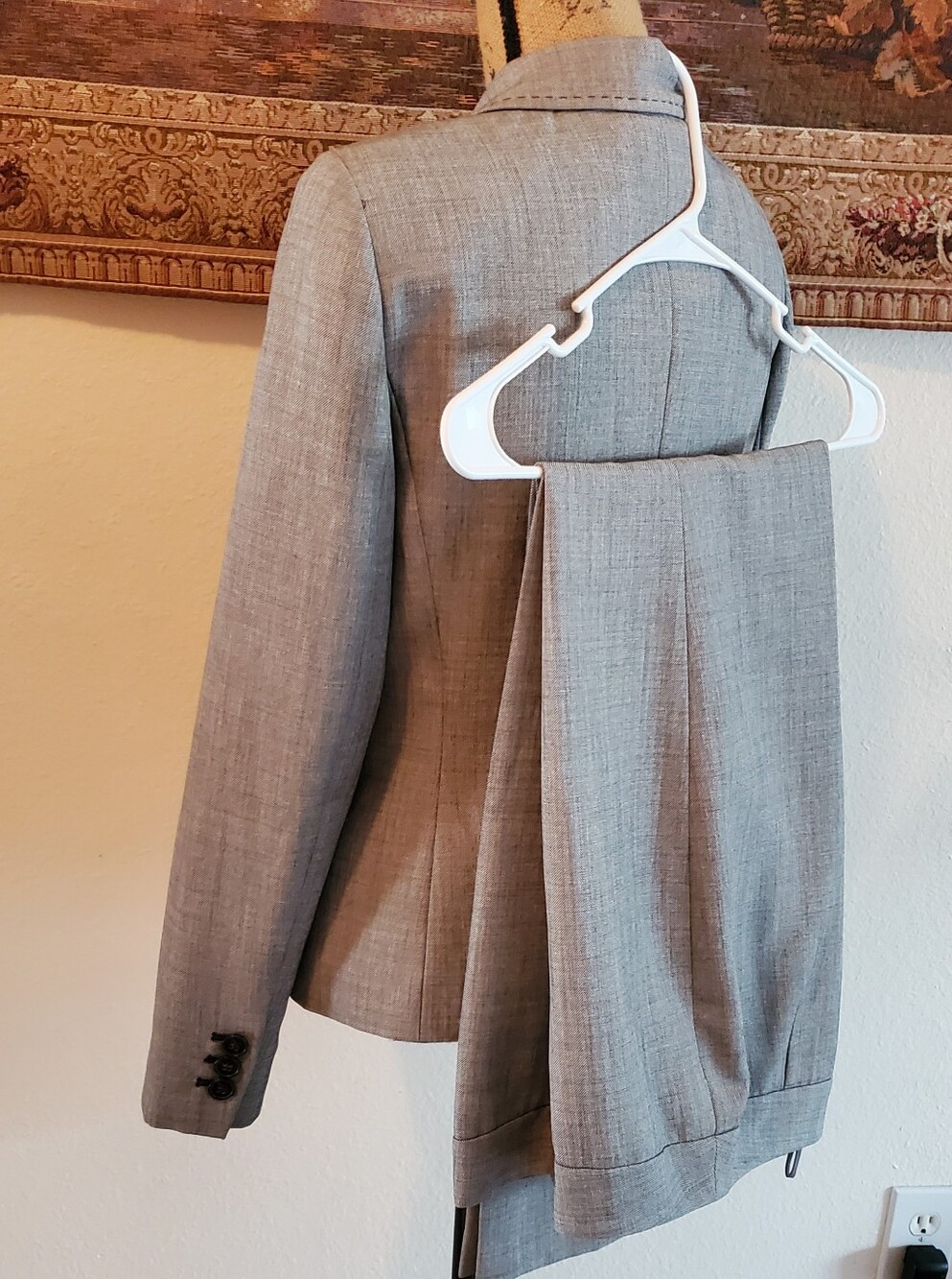 Nine West Light Gray Women's Two-Piece Suit - Modern Tailored Blazer & Trousers